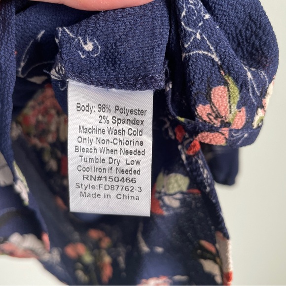 Fun2fun Kenmore split neck blouse - Picture 6 of 6